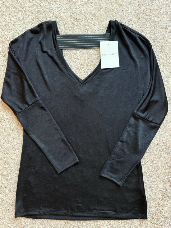 Stella & Dot Tops - NWT Stella & Dot Black V-Neck Long Sleeve Top with Metallic Strap Detail Size M